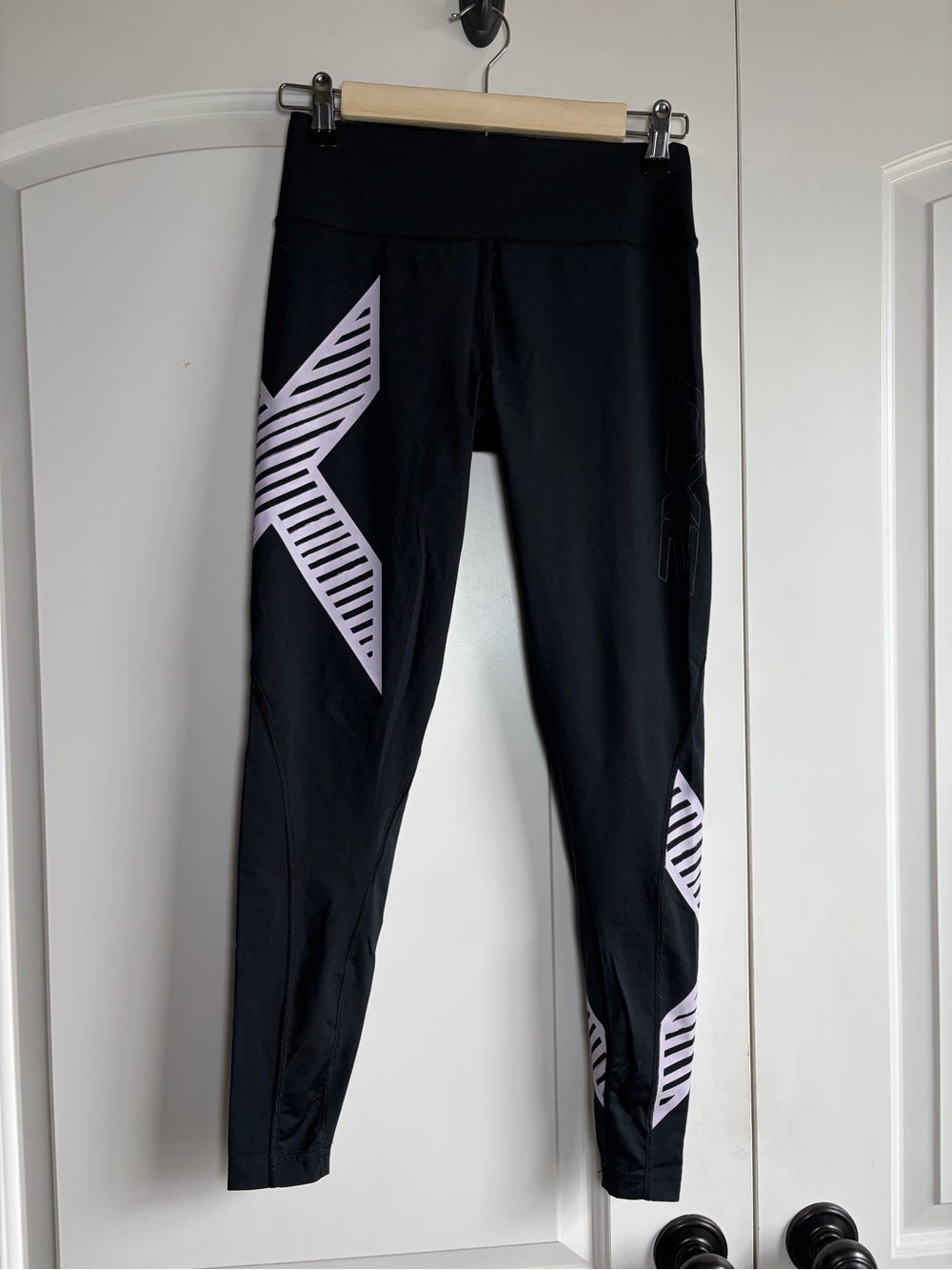 2XU CORE COMPRESSION TIGHTS LEGGINGS Black with Lavender X Accents